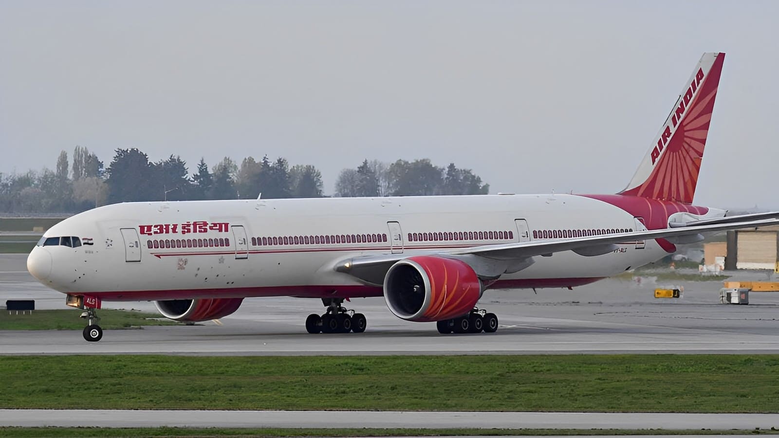 Singapore Airlines denies report on increasing Air India stake