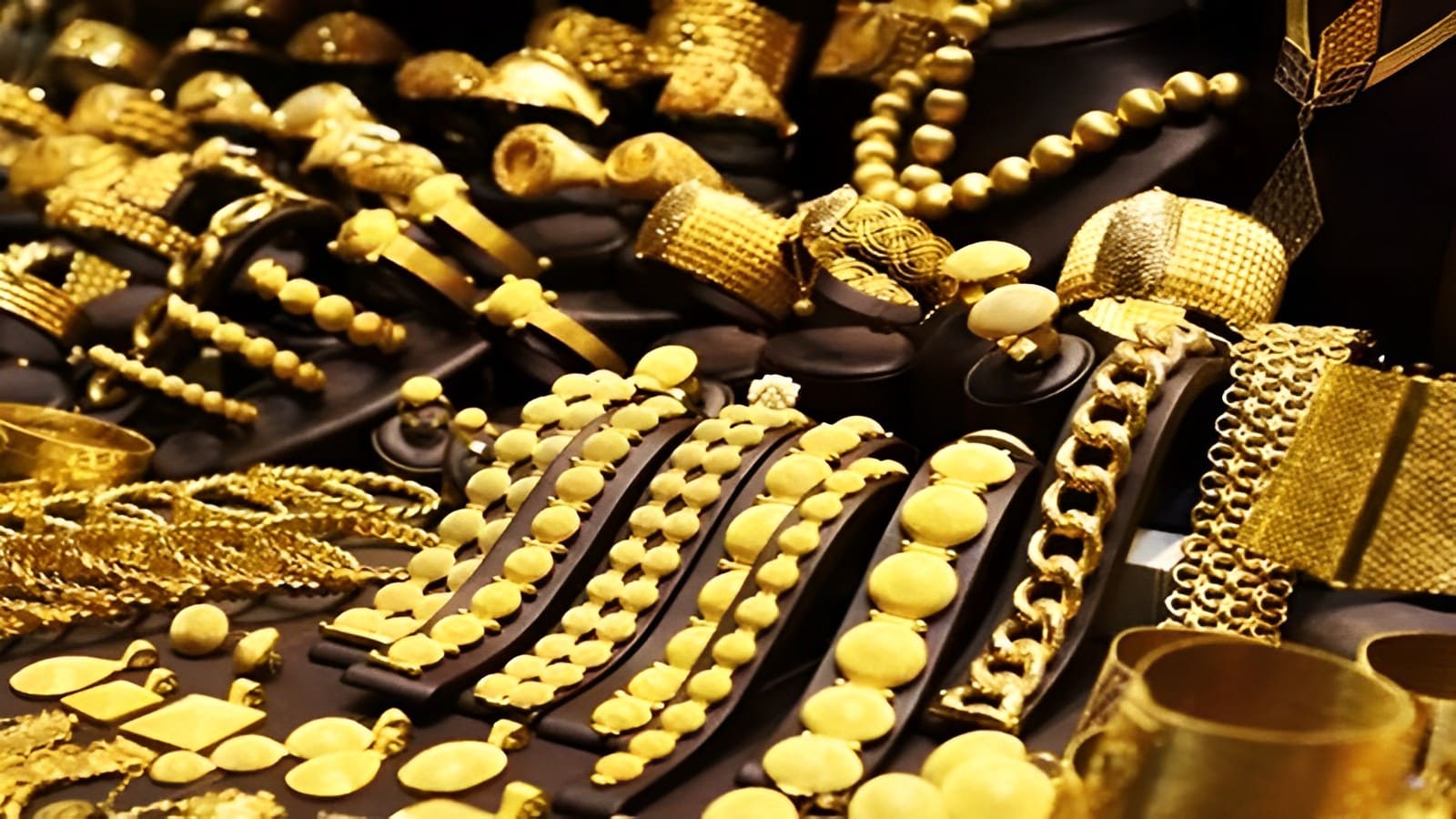 Aditya Birla Group Ventures into Jewelry Retail with ₹5000 Cr Investment